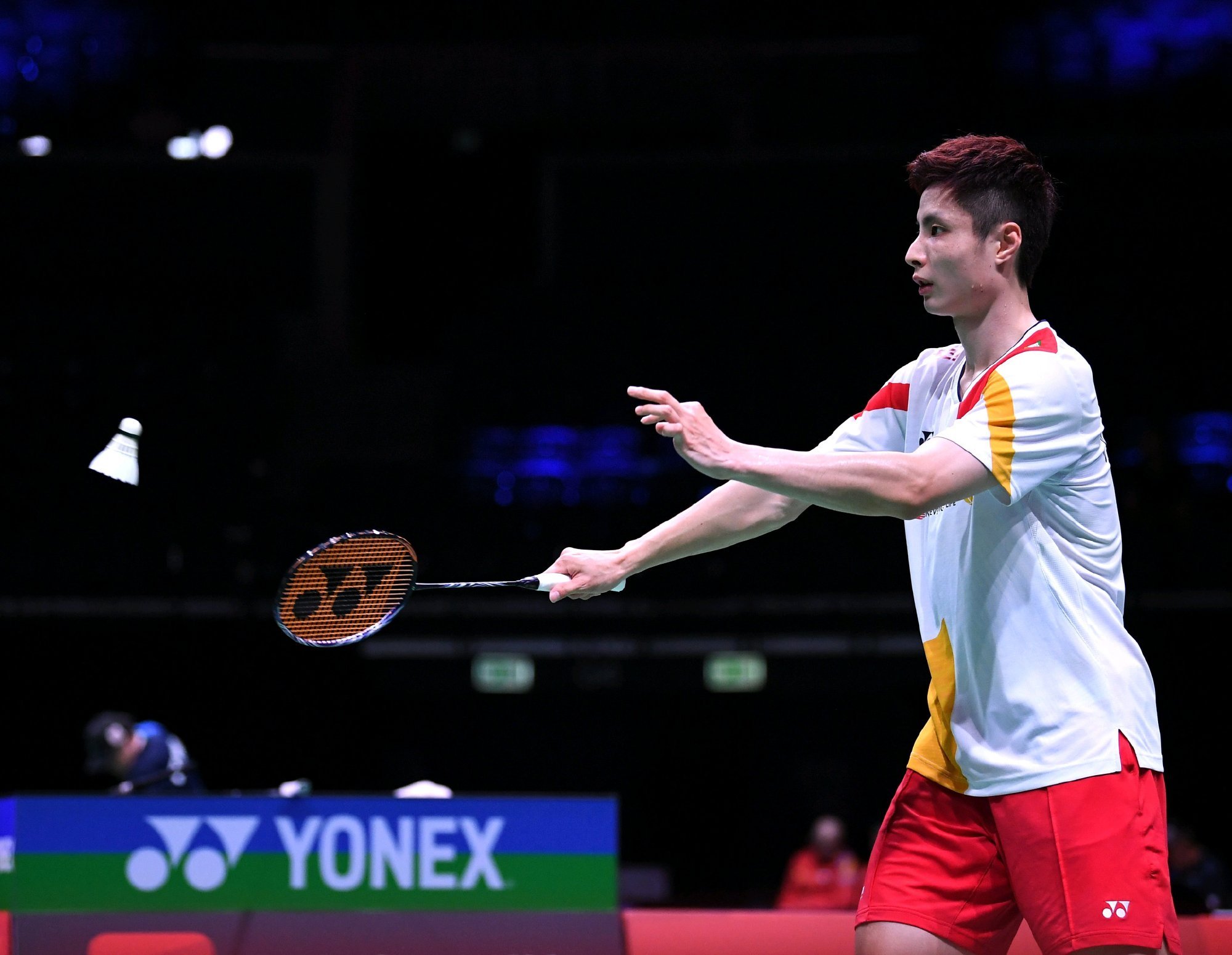 地在冰面上 地在冰面上